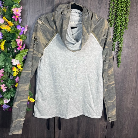 ~💙2/$40💙12pm by Mon Ami Distressed Cowl Neck Camo Printed Sweater Size Small - Picture 5 of 16